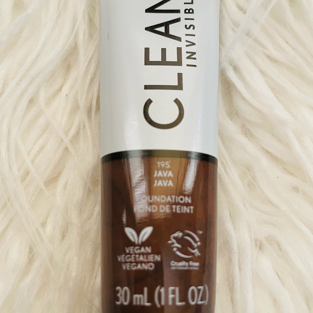 COVERGIRL Clean Invisible Foundation - Java - Picture 5 of 5